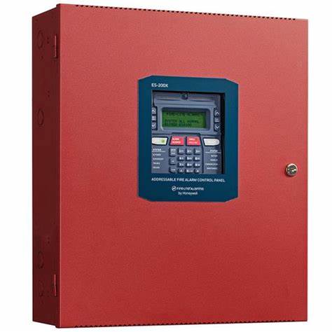 PANEL DIRECCIONABLE DE DETECCION DE INCENDIO CON COMUNICADOR | 3 LAZOS | 954 PUNTOS (159 DETECTORES Y 159 MODULOS) POR LAZO | 4 NACS | PANEL METALICO ROJO | FIRE-LITE